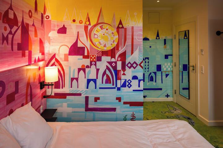 Room 18 of 53