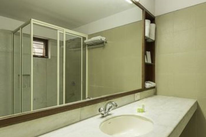 Room 4 of 37