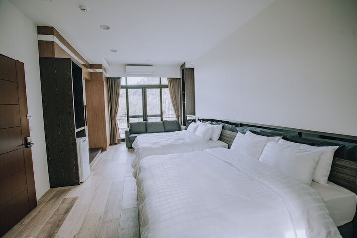 Room 18 of 43