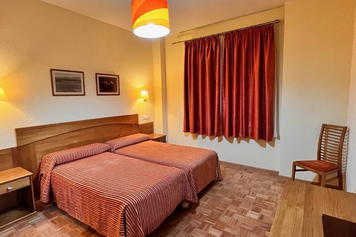 Room 9 of 28