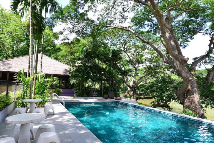 Pool Hotel