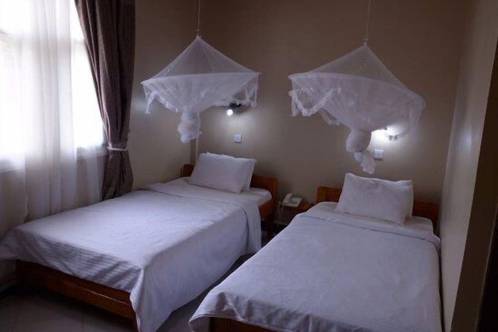 Room 6 of 7