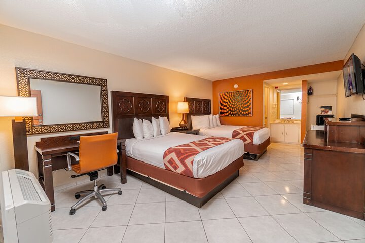 Deluxe 2 Queen Beds (6 of 9)