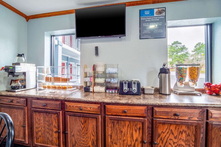 Breakfast/Coffee Service 12 of 15