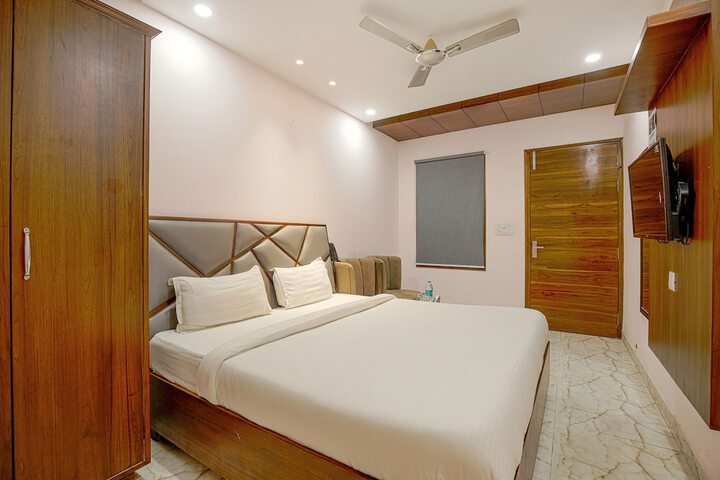 Room 16 of 34