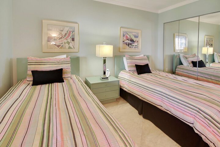 Room 4 of 63