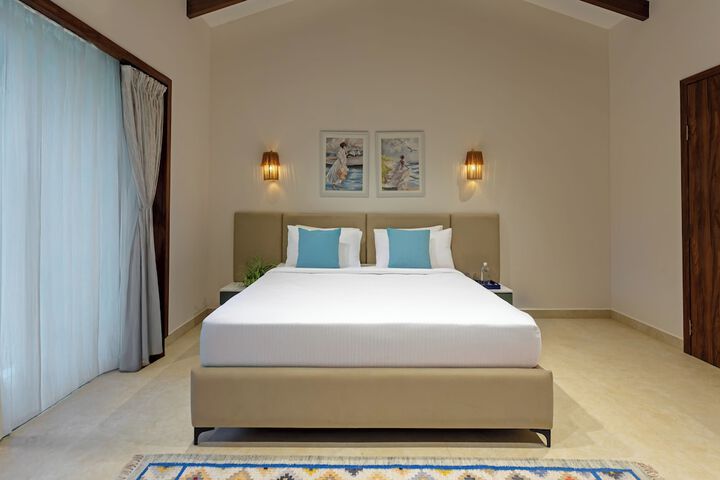Room 2 of 37