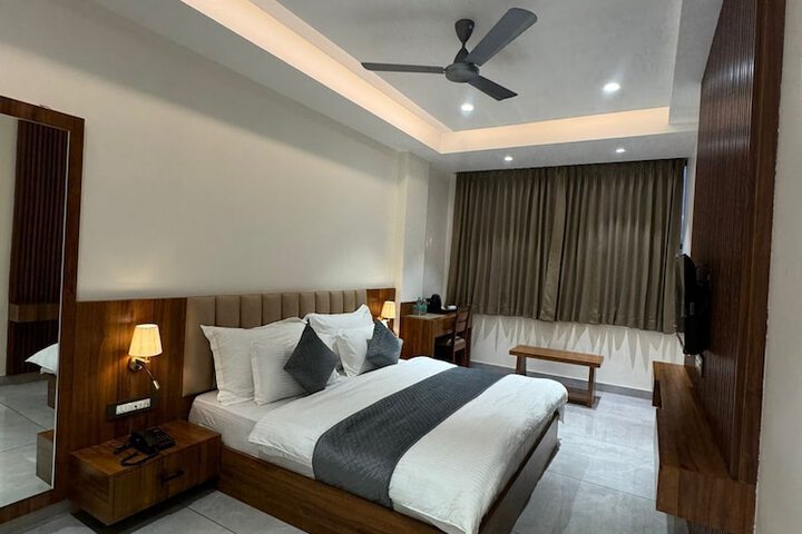 Room 2 of 36