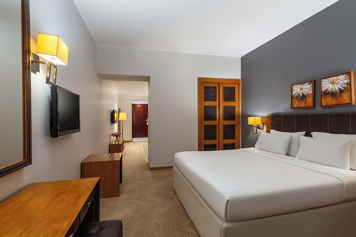 Room 6 of 35