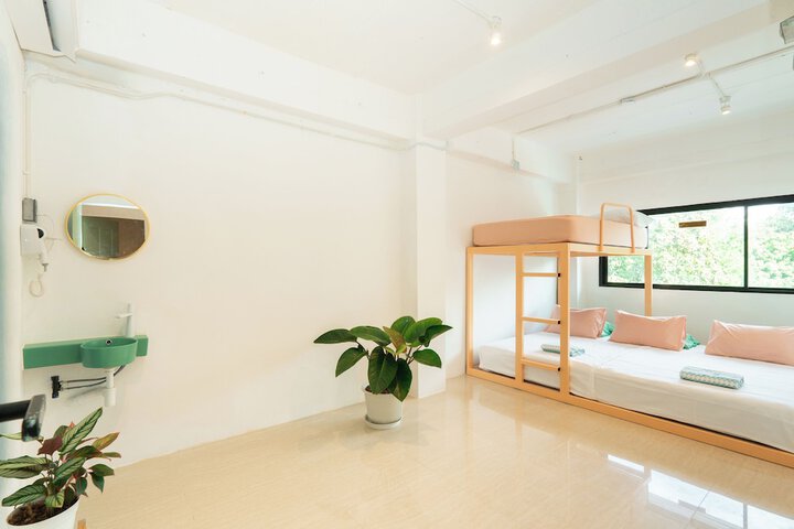 Room 9 of 31