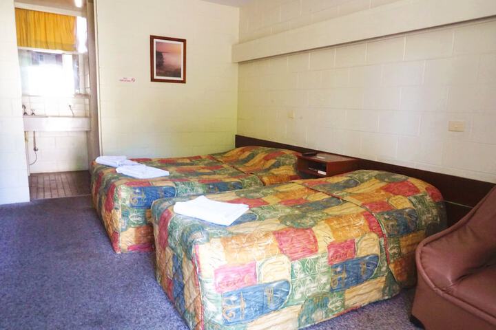 Room 3 of 32