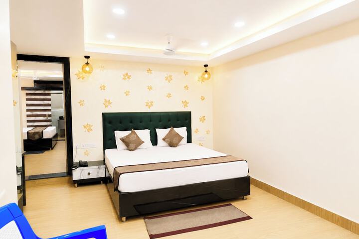 Room 5 of 13