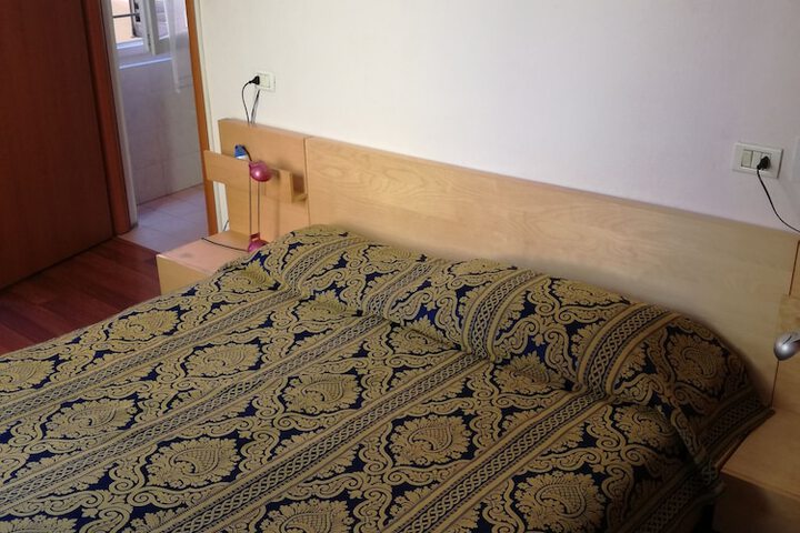Room 9 of 60
