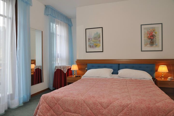 Room 22 of 65