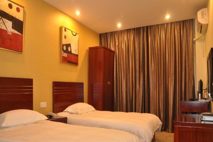 Room 1 of 9