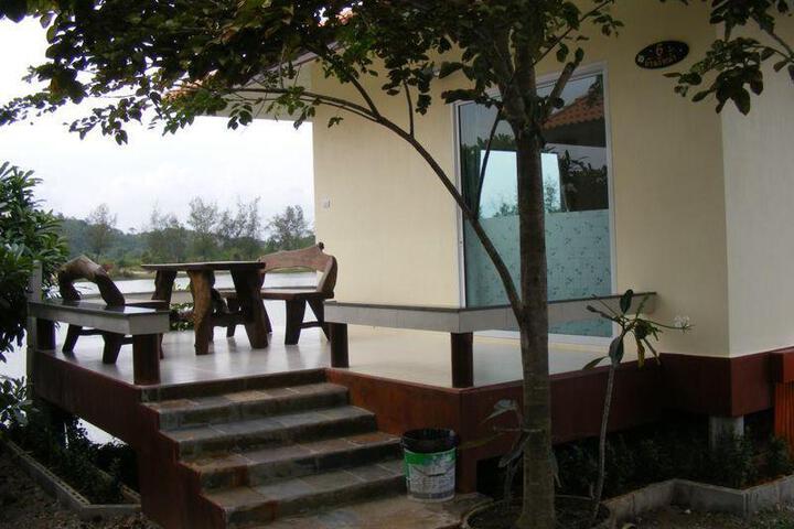 Baan Pak Rim Nam