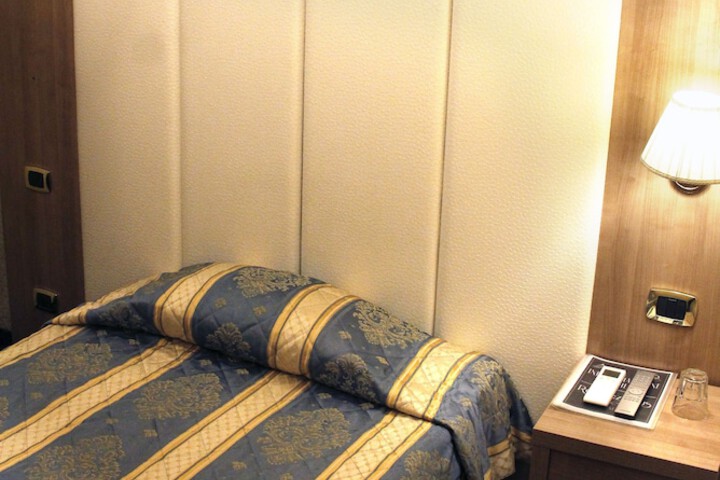 Room 3 of 76