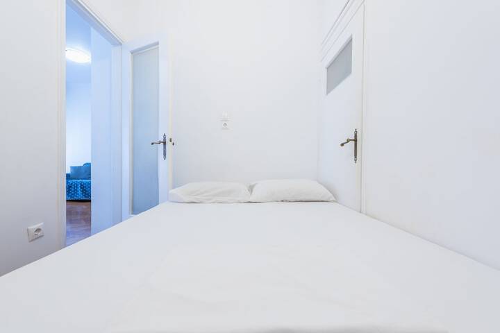 Room 10 of 20