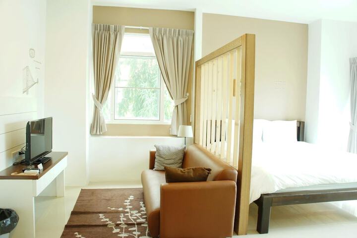 Room 13 of 32