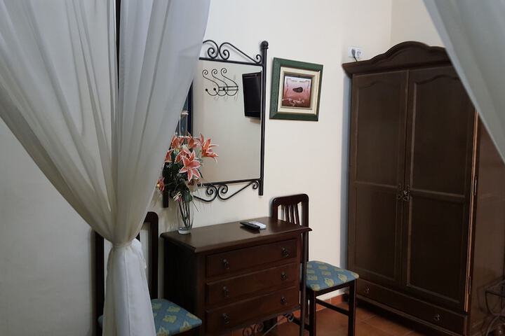 Room 12 of 36