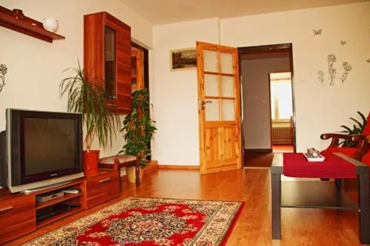 Room 2 of 10