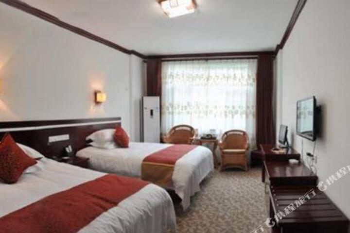 Wuhua Holiday Hotel