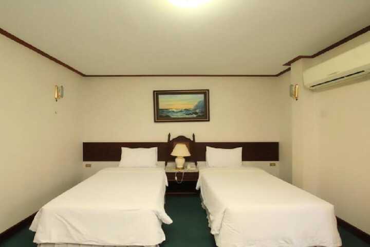 Room 4 of 35