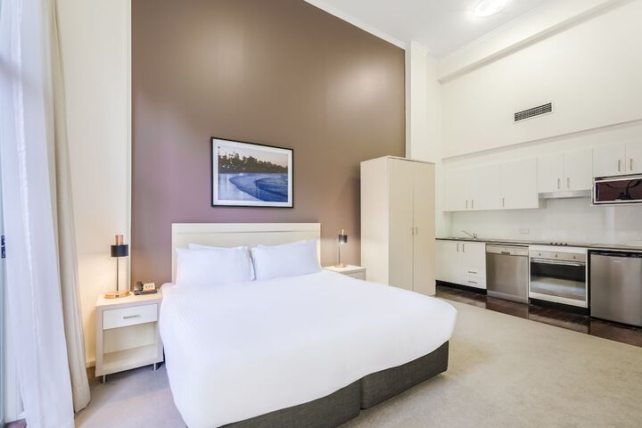 Room 5 of 190