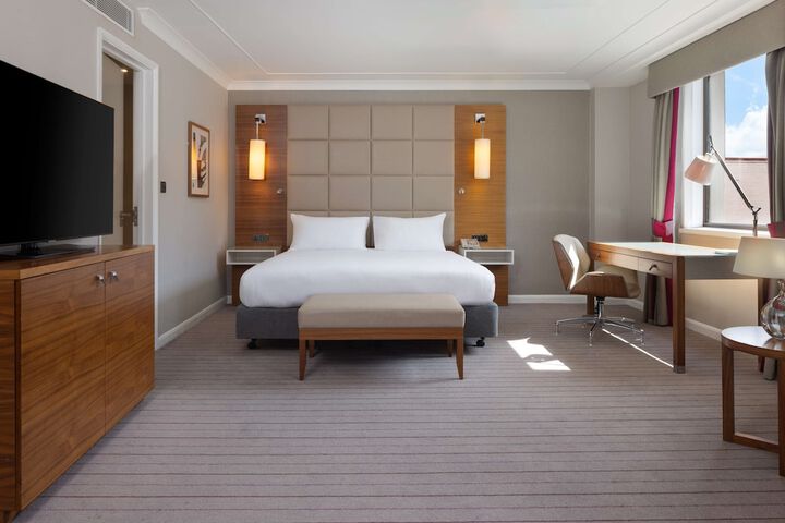 Room 26 of 86