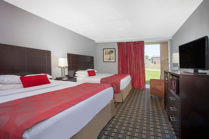 1 King Bed (1 of 14)