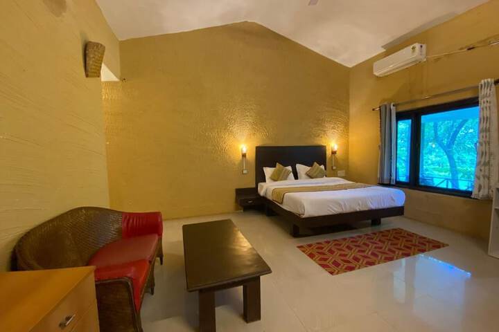 Room 5 of 18