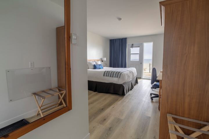 Room 10 of 18