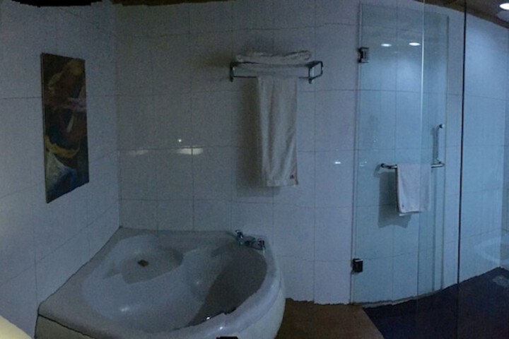 Room 30 of 48