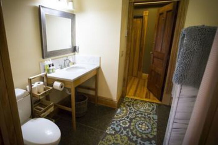 Room 8 of 120