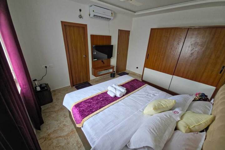 Room 6 of 28