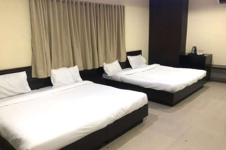 Room 14 of 37