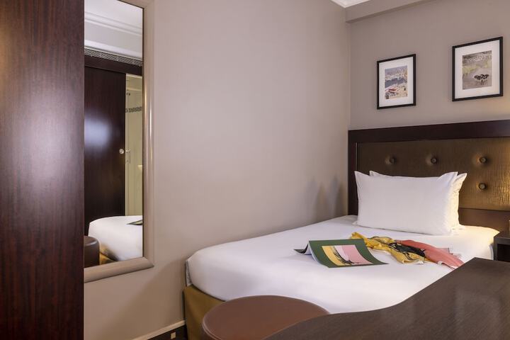 Room 35 of 82