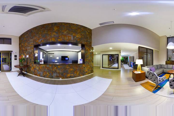 Entrance & Lobby