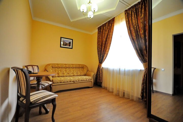 Room 10 of 40