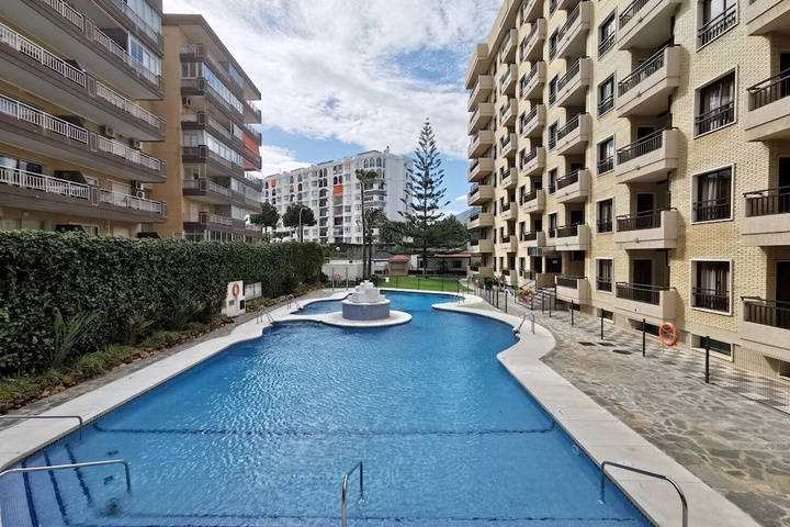 Pool 10 of 16