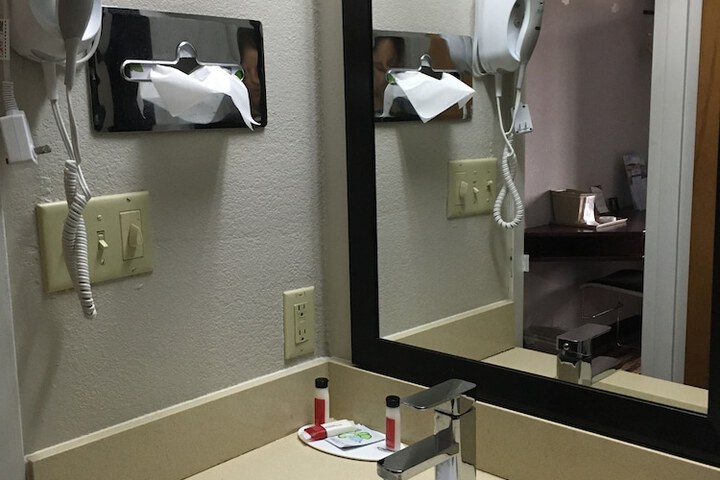 Bathroom sink
