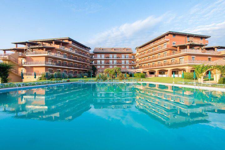 Hotel Pool