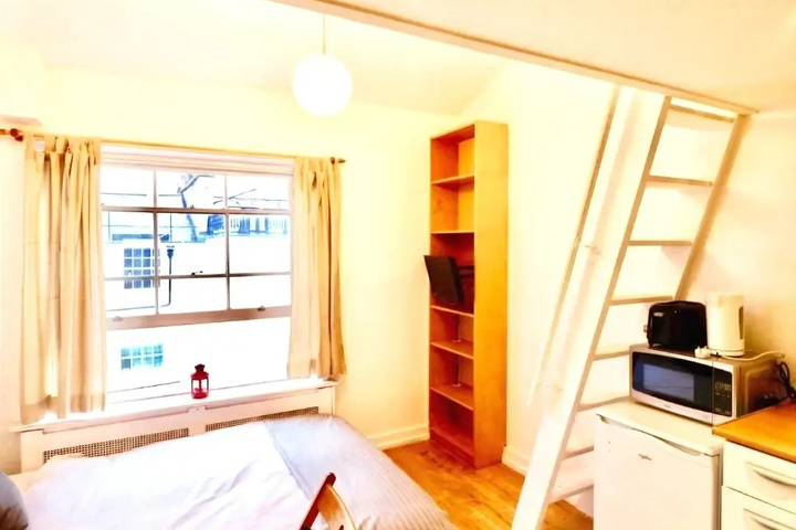 Room 8 of 13