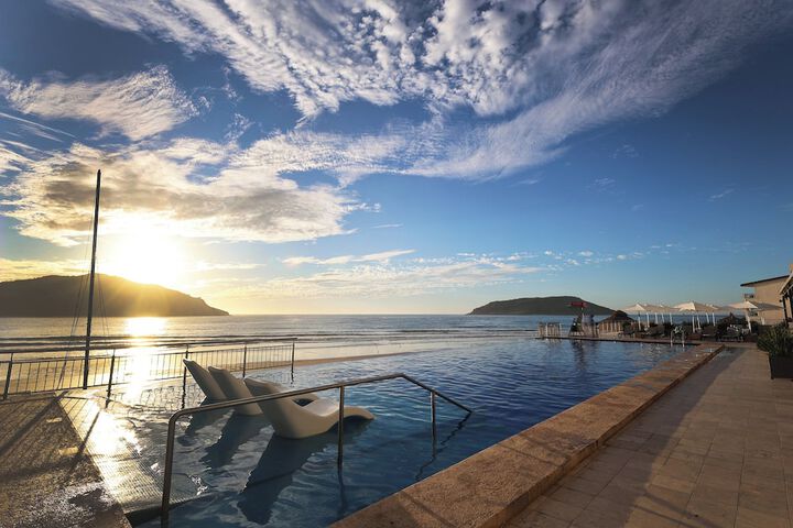 Pool Hotel