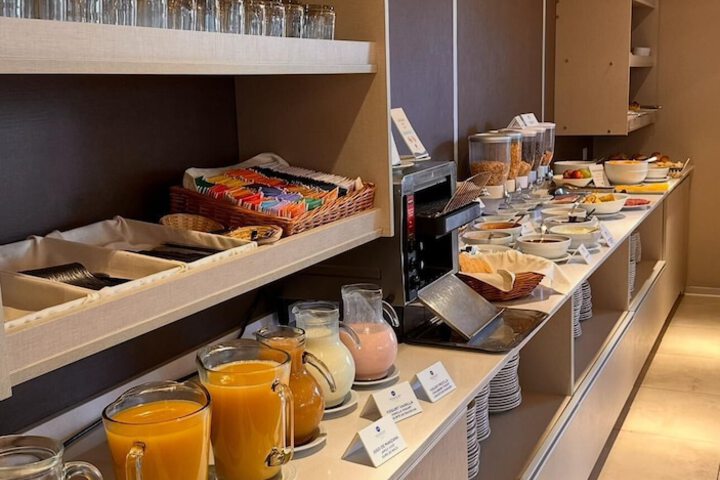 Breakfast/Coffee Service 40 of 66