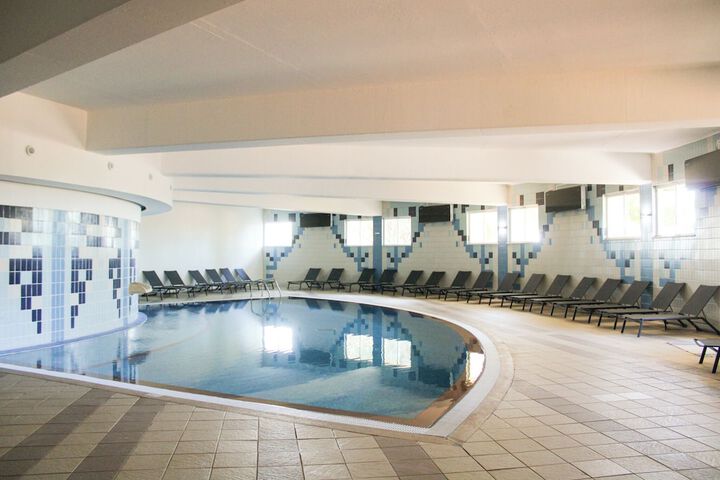 Pool 40 of 106