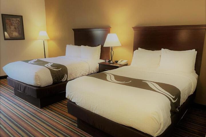 2 Double Beds (3 of 7)
