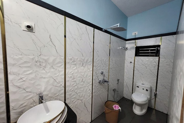 Room 12 of 14