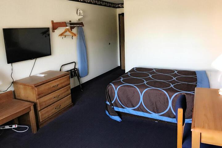Queen Bed Accessible (6 of 7)