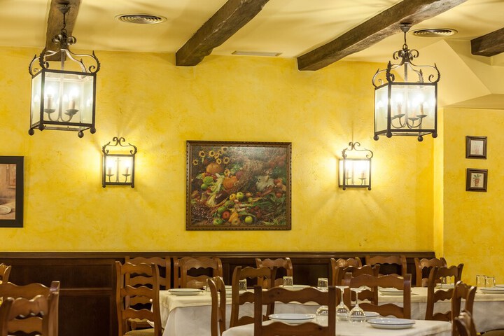 Dining 72 of 76